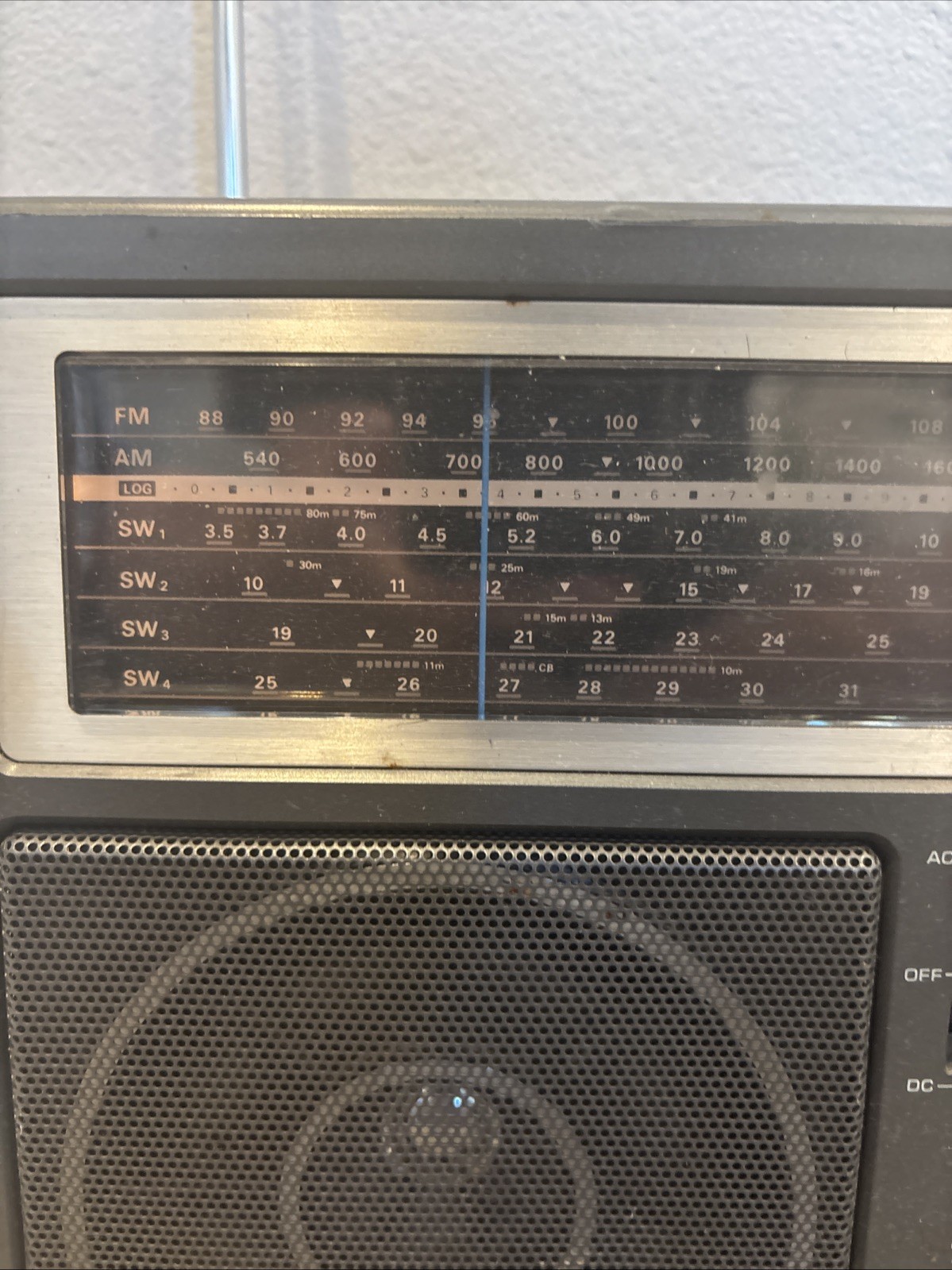 GE General Electric Model 7-2990A Portable 6 Band Radio WORKS WITH HEADPHONES