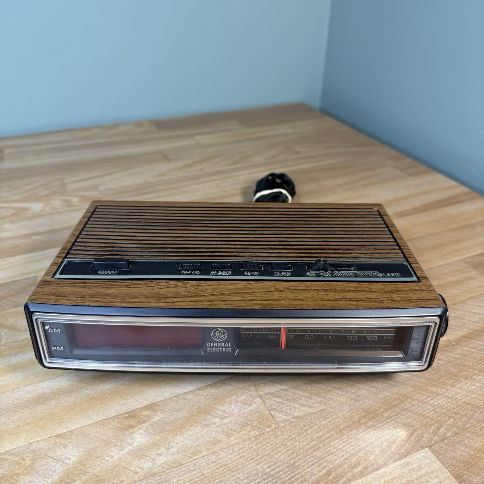 VTG General Electric GE Alarm Clock AM/FM Radio 7-4625C Wood Grain WORKS (Read)