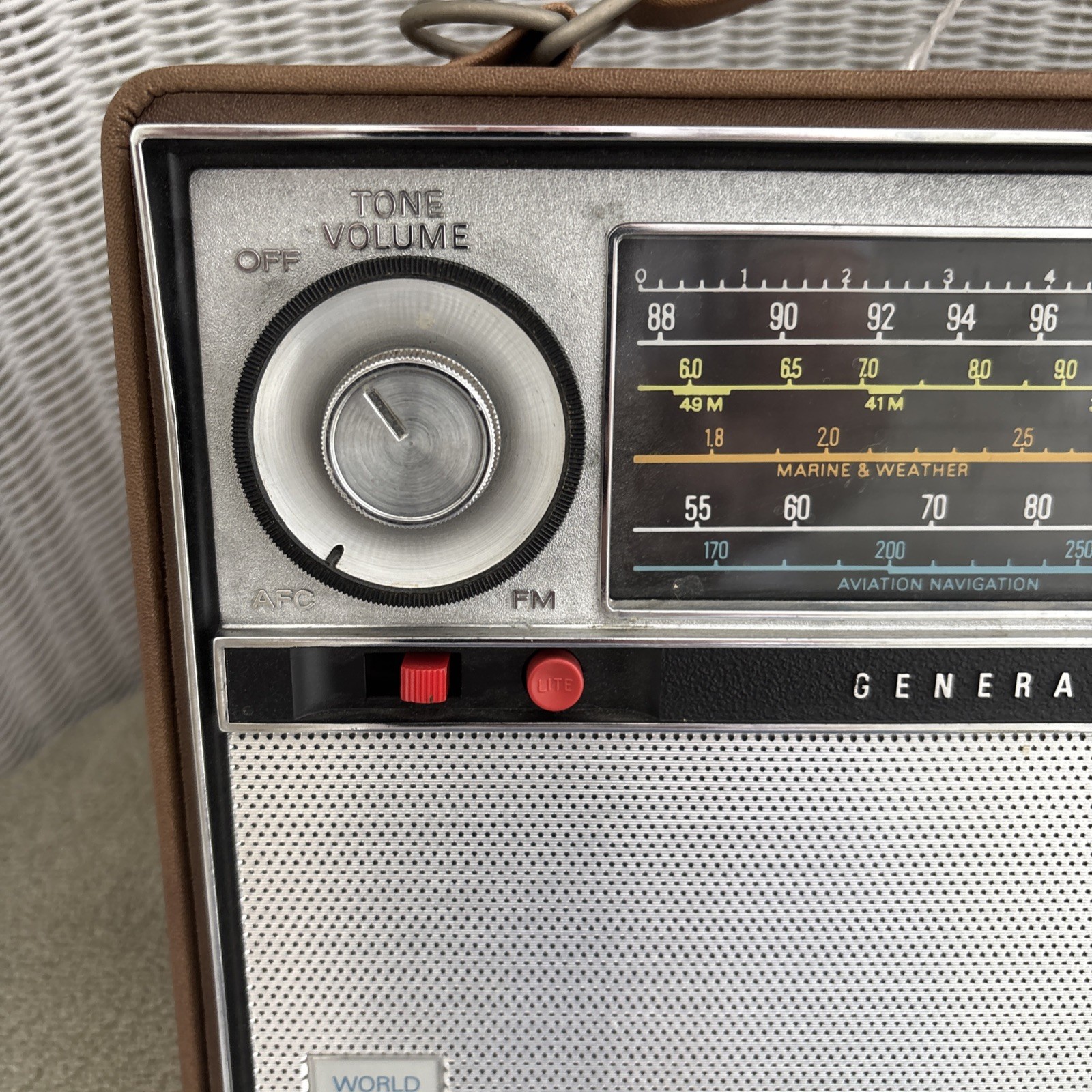 Vtg General Electric World Monitor P-990A 17 Transistor 5 Band Radio Tested