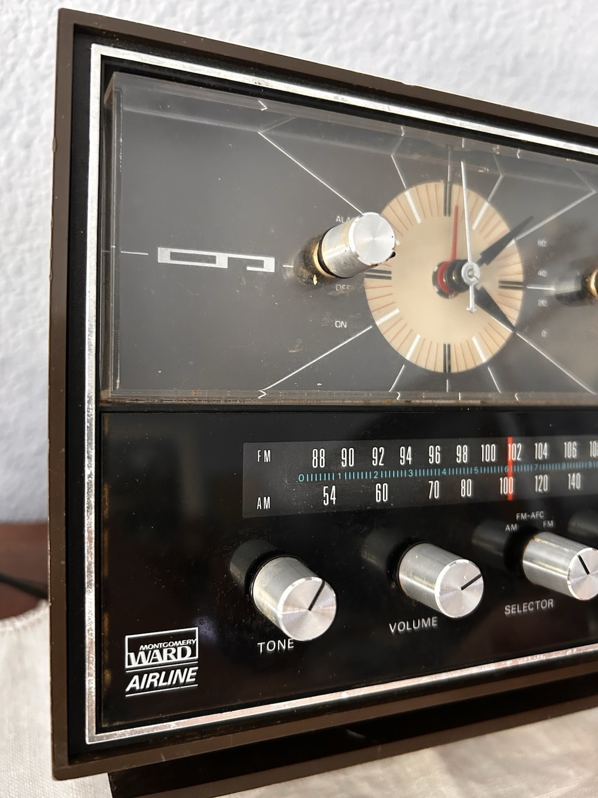 Montgomery Wards Airline AM/FM Clock Radio Early 1970s Tested Clock Keeps Time