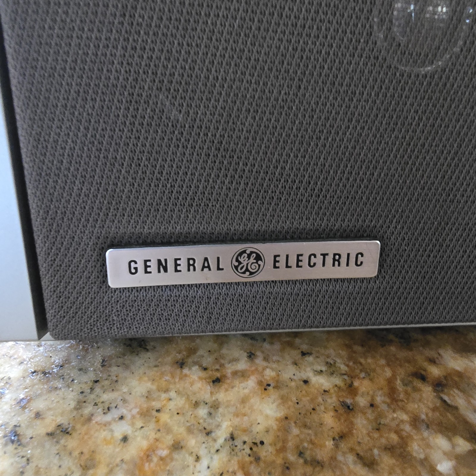 Vintage General Electric GE AM FM Clock Radio Model 7-4691A – Tested/Works