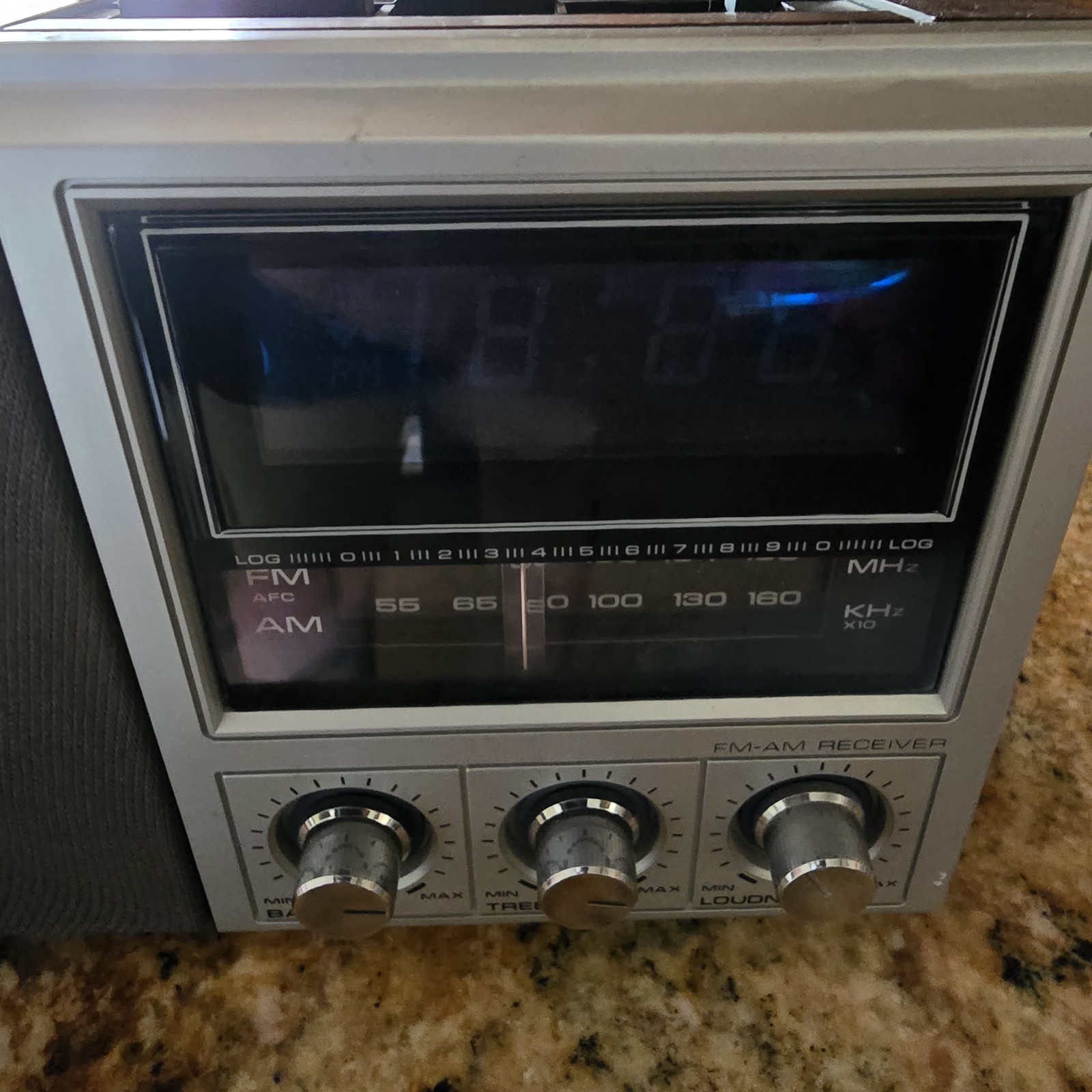 Vintage General Electric GE AM FM Clock Radio Model 7-4691A – Tested/Works