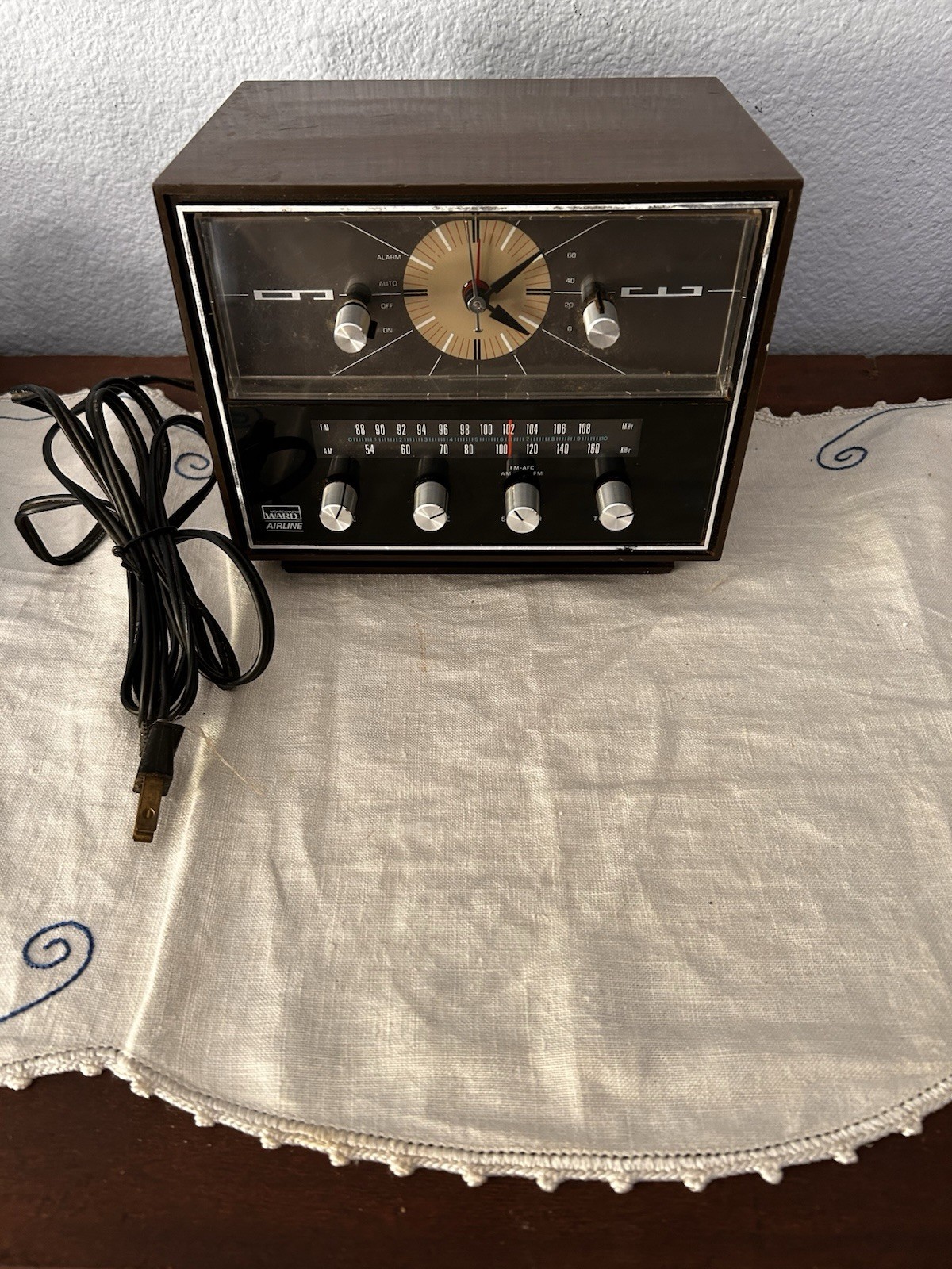 Montgomery Wards Airline AM/FM Clock Radio Early 1970s Tested Clock Keeps Time