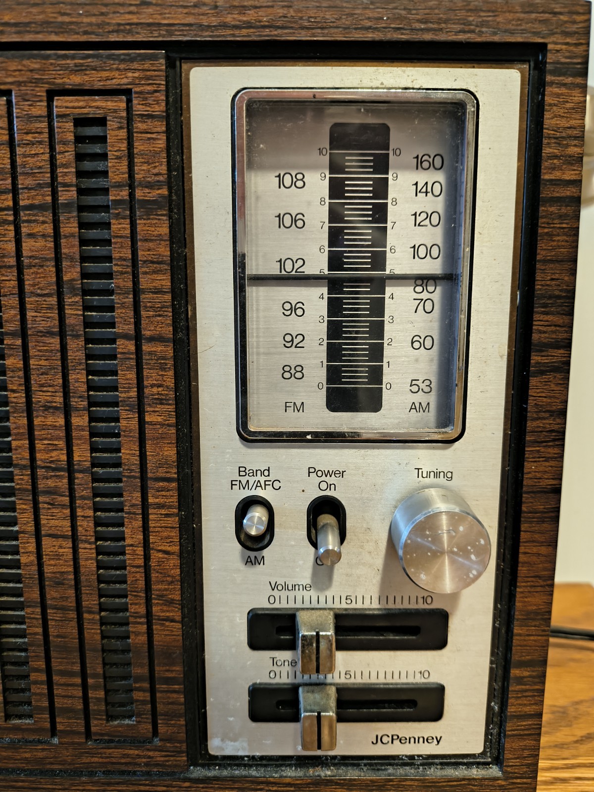 Vintage Soundesign 3381 AM/FM/ Table Radio Works Great