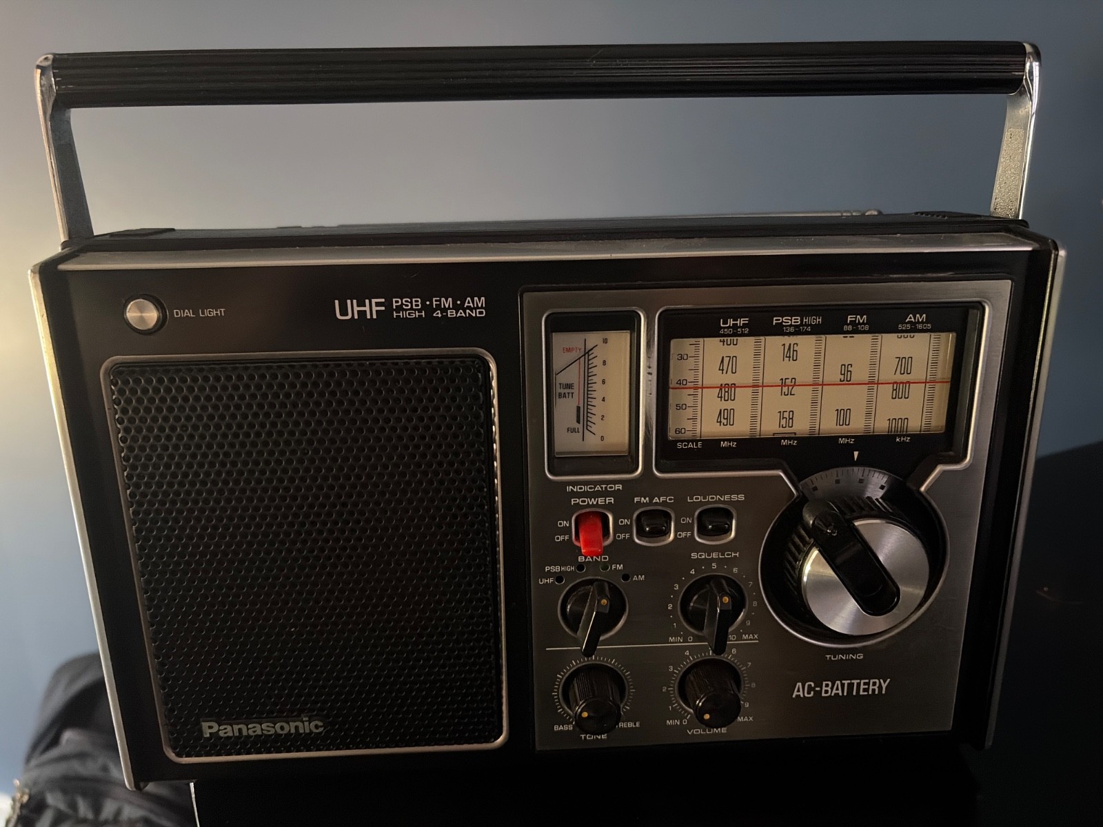 Vintage Panasonic RF-1115 UHF, PSB High, AM, FM, AC/DC portable radio