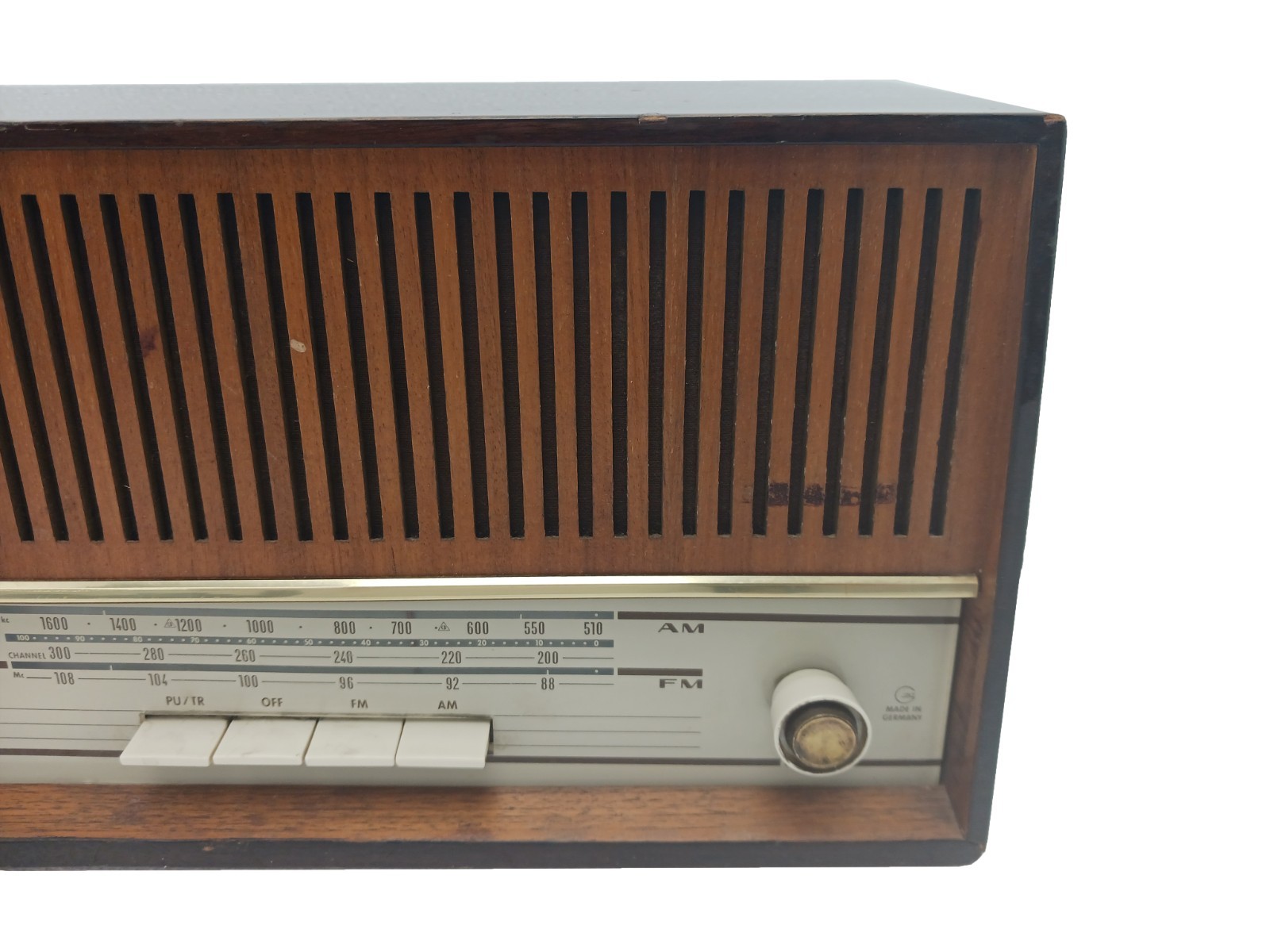 Vintage Grundig 102-4 AM/FM Tabletop Radio – TESTED & WORKS