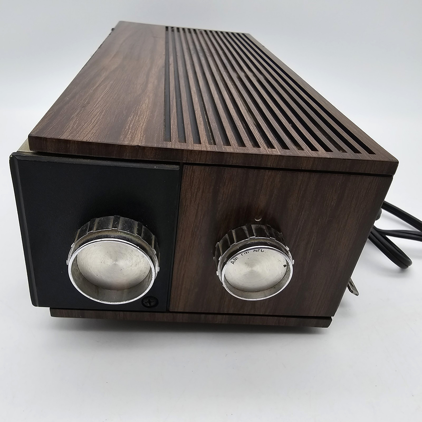 VTG Flip Clock Radio Alarm Sound Design Faux Wood Finish AMFM Model 3461 – READ