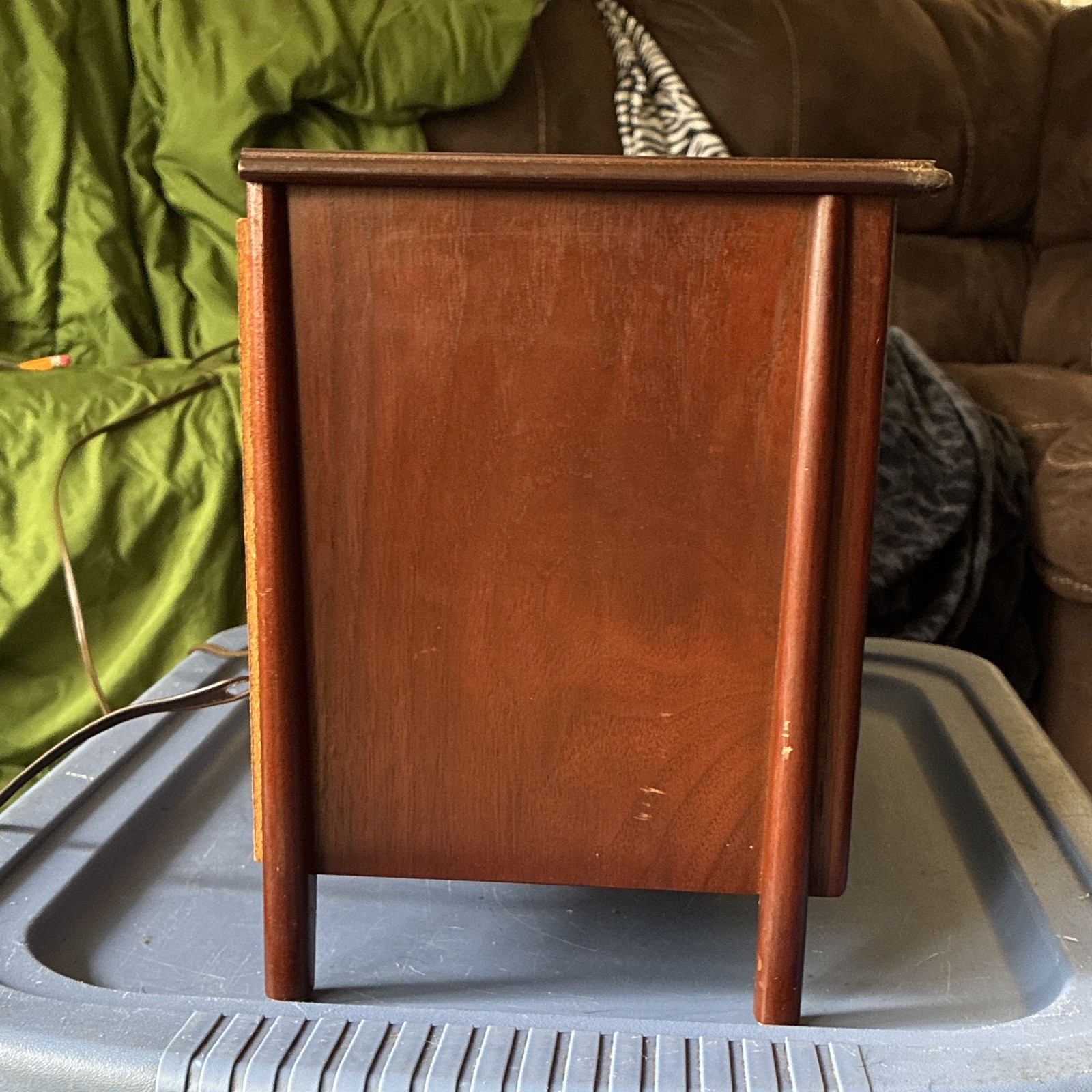 Zenith Model K731 AM/FM Vintage Table Radio Wood Cabinet Zenith K Series