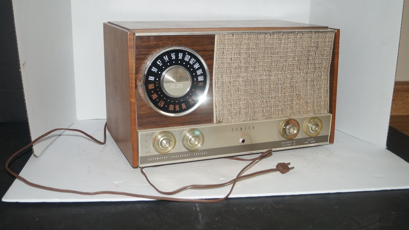 VINTAGE 1960s ZENITH MODEL MJ1035-1 LONG DISTANCE STEREO AM FM RADIO – NICE!