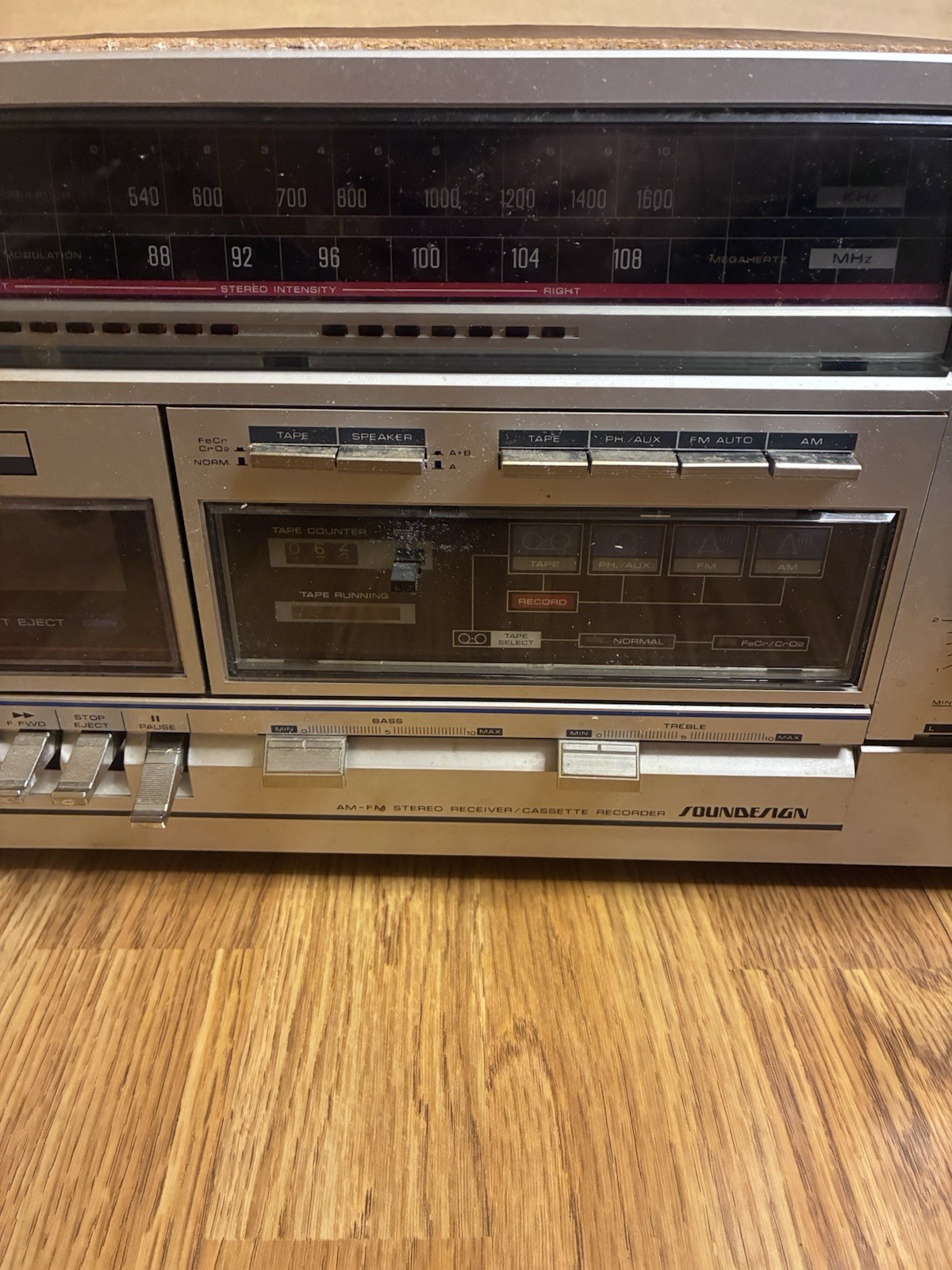 Vintage Soundesign Radio Stereo And Cassette Tape Player Recorder Model 5624