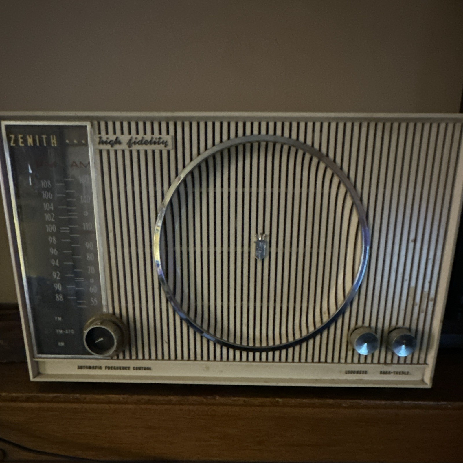 Zenith H845 High Fidelity AM/FM Vintage Tabletop Radio Receiver