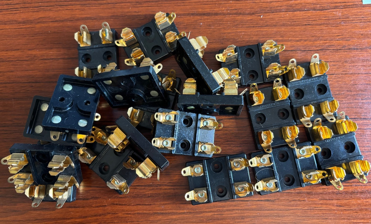 Lot of 18 LITTLEFUSE 357 Dual 2 Pole 2 Circuit Fuse Block Holder