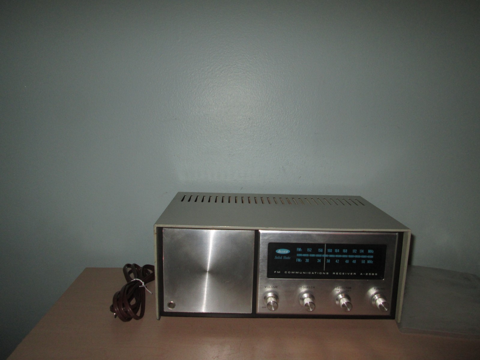 Allied Radio Shack A-2589 Solid State FM VHF Hi-Lo Communications Receiver