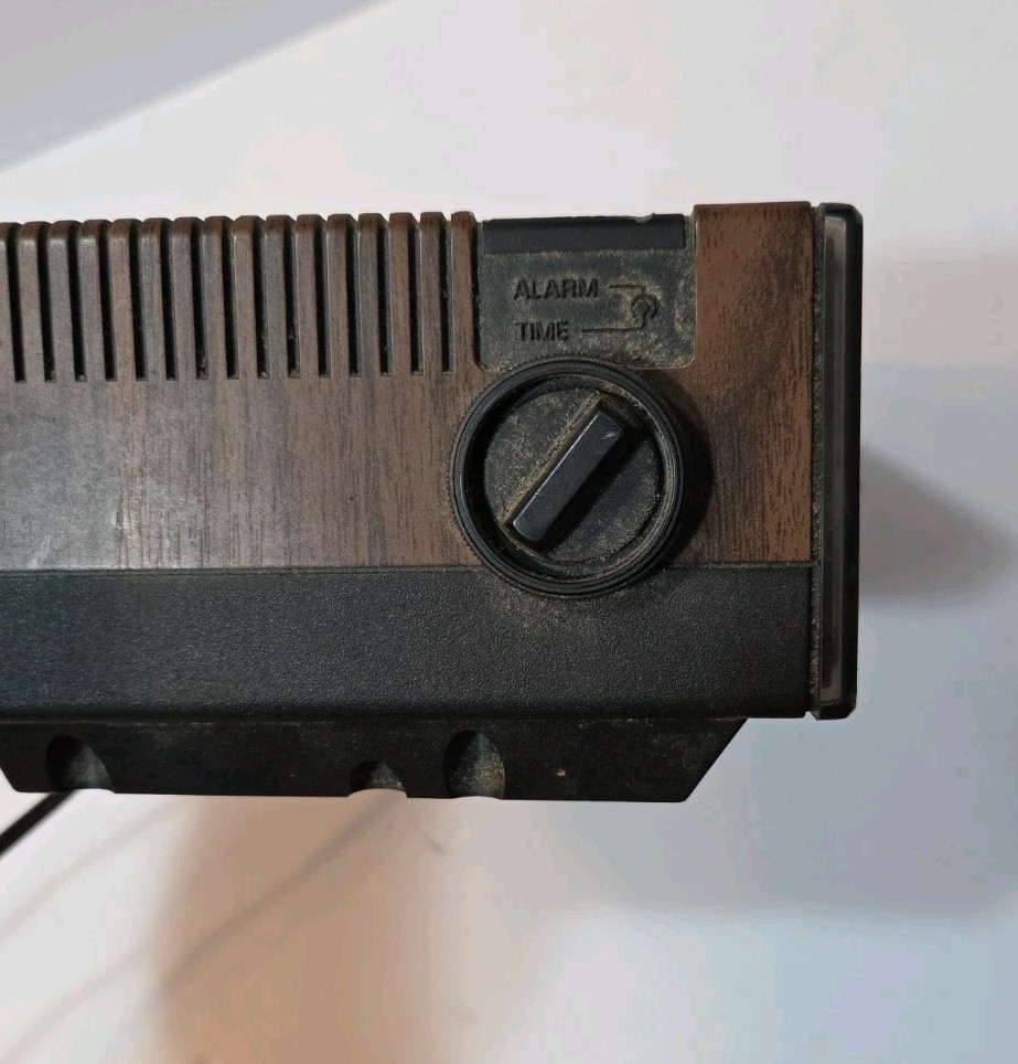 Vtg General Electric GE Flip Clock AM/FM Radio 7-4305F – For Parts Or Repair