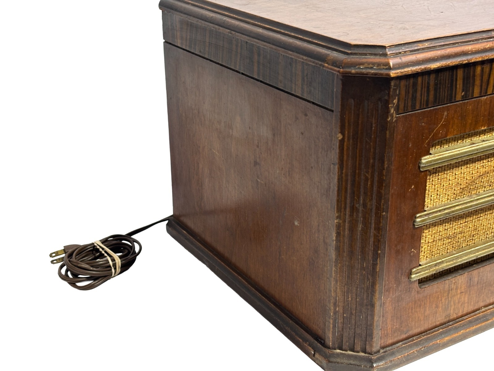 Vintage SILVERTONE TABLETOP AM RADIO – untested WOOD CASE