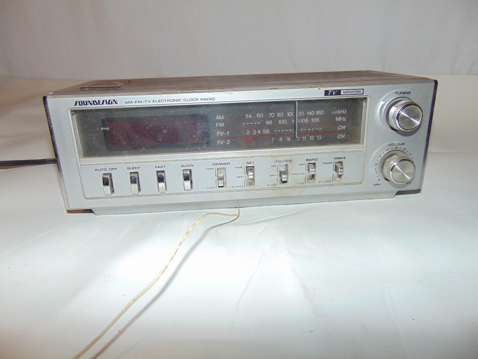 Vintage Soundesign AM/FM/ TV Electronic Clock Radio #3772 Hong Kong 11 x 6 x 4″
