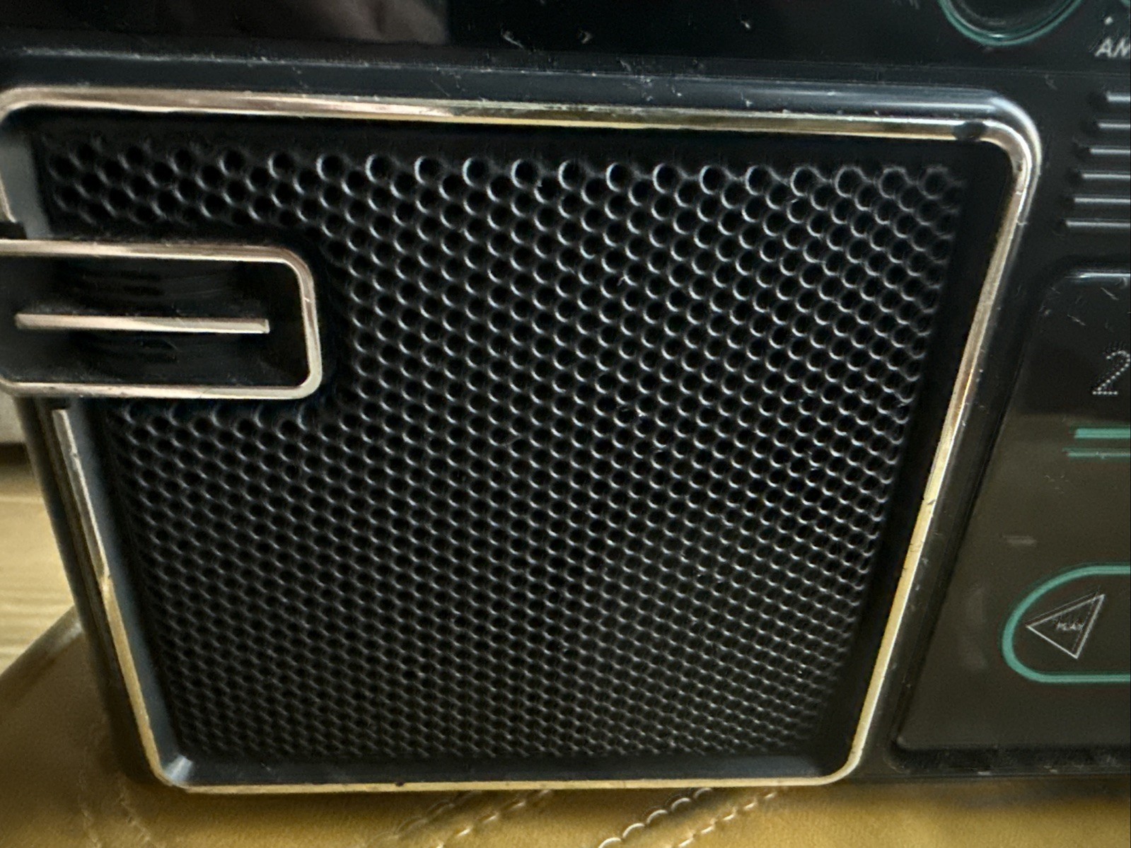 Magnavox Model D8060 4 Speaker System Cassette Boombox Radio needs work