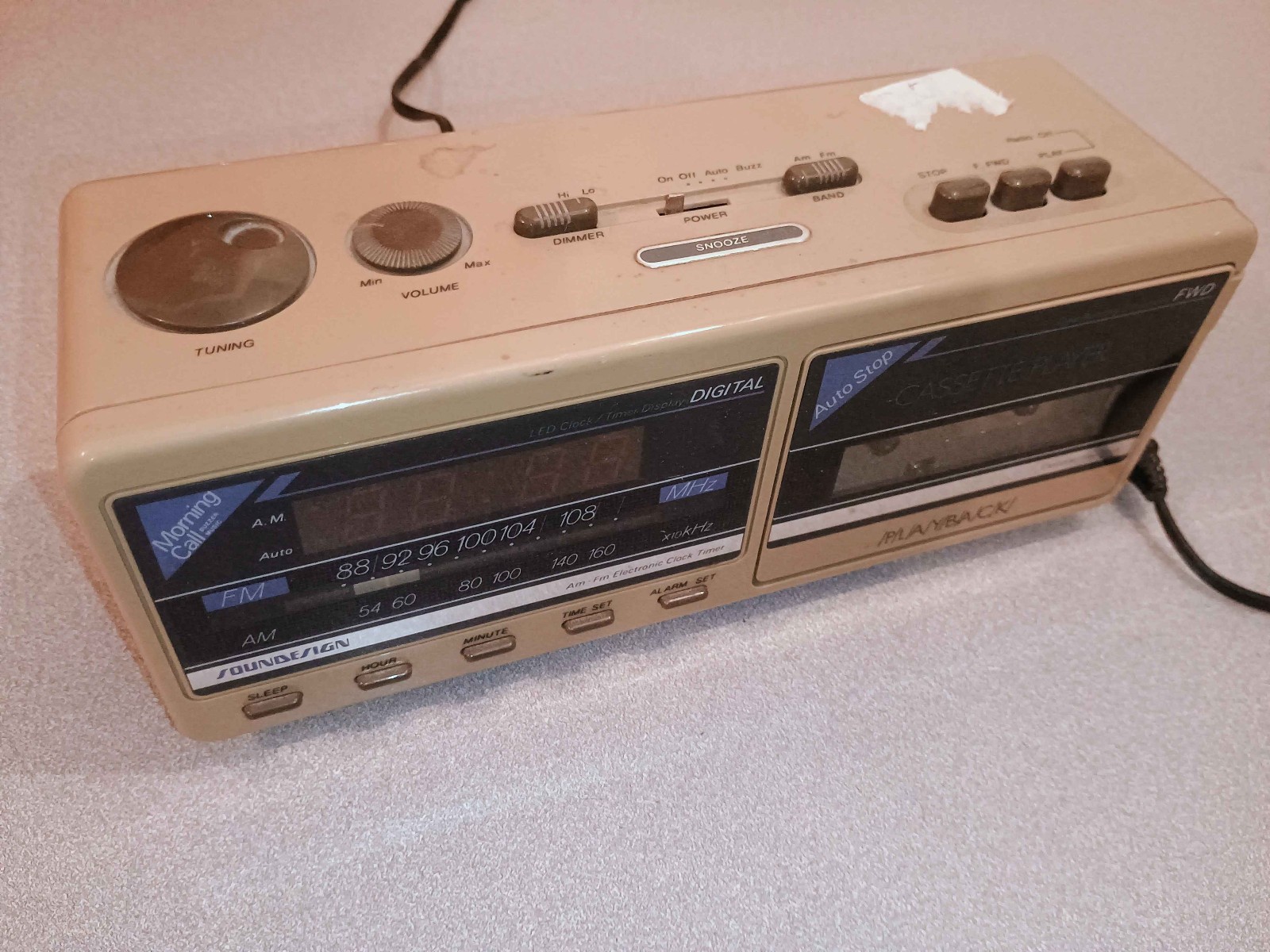 Vintage 1980s 80s Soundesign 3826SGY AM FM Clock Radio Cassette Retro