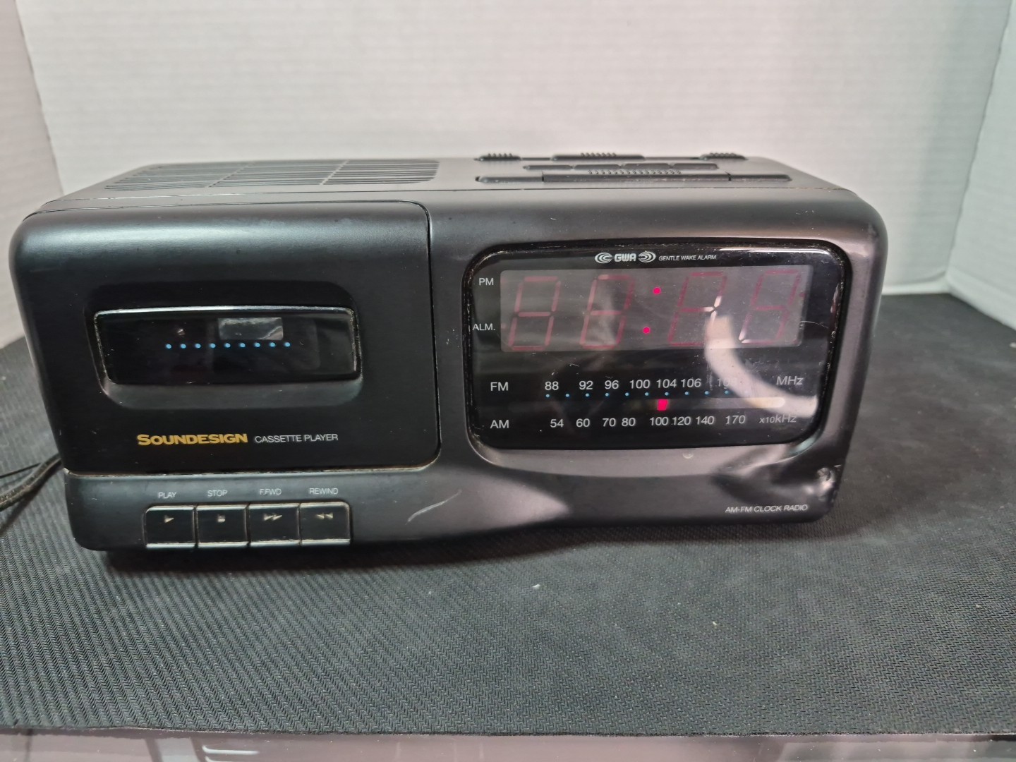 Vintage SOUNDESIGN AM/FM Alarm Clock Radio Cassette Player Model 3832B Tested