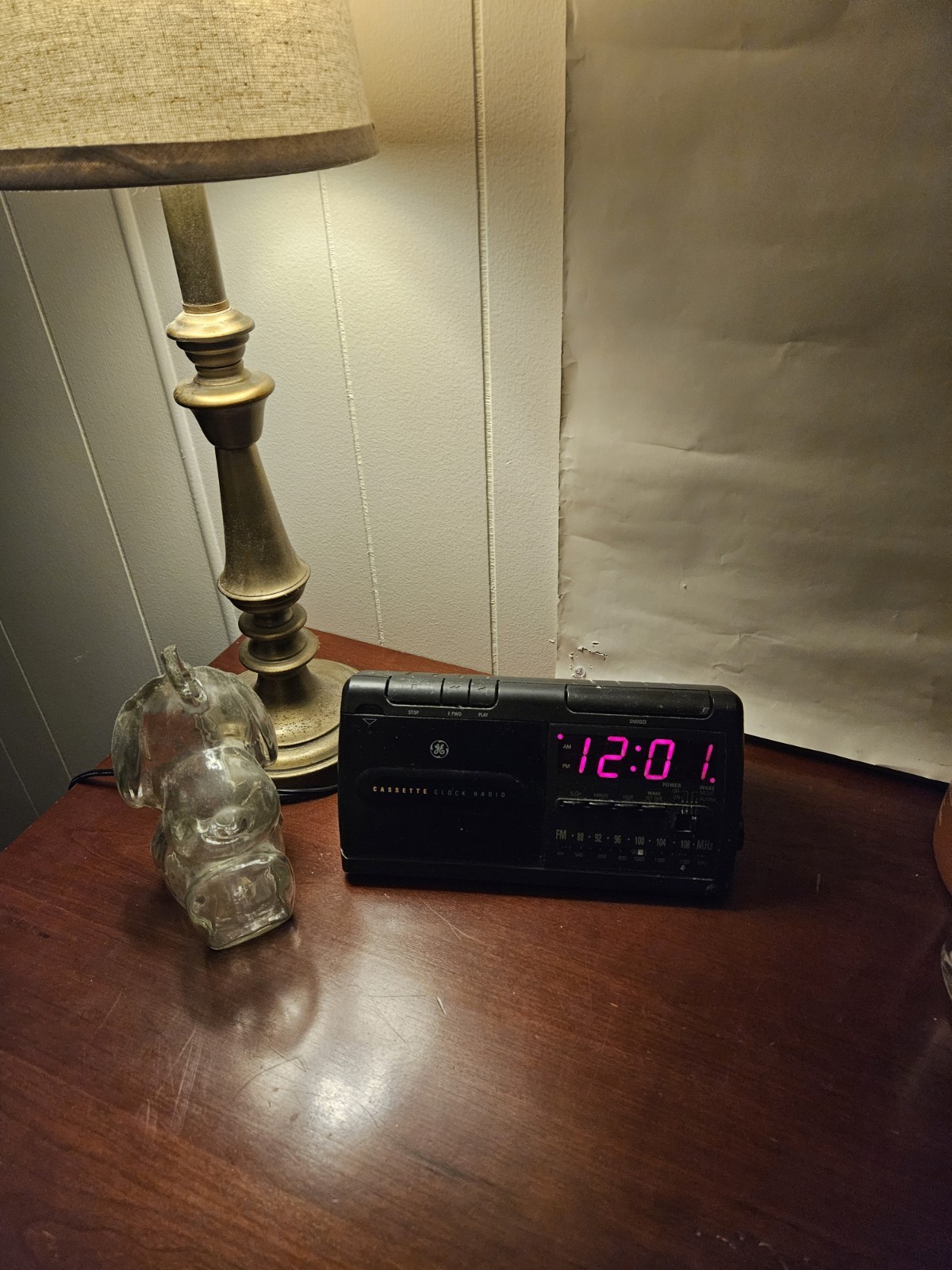 GE Radio Cassette Player Alarm Clock AM/FM Radio 7-4915A Works Cassette Untested