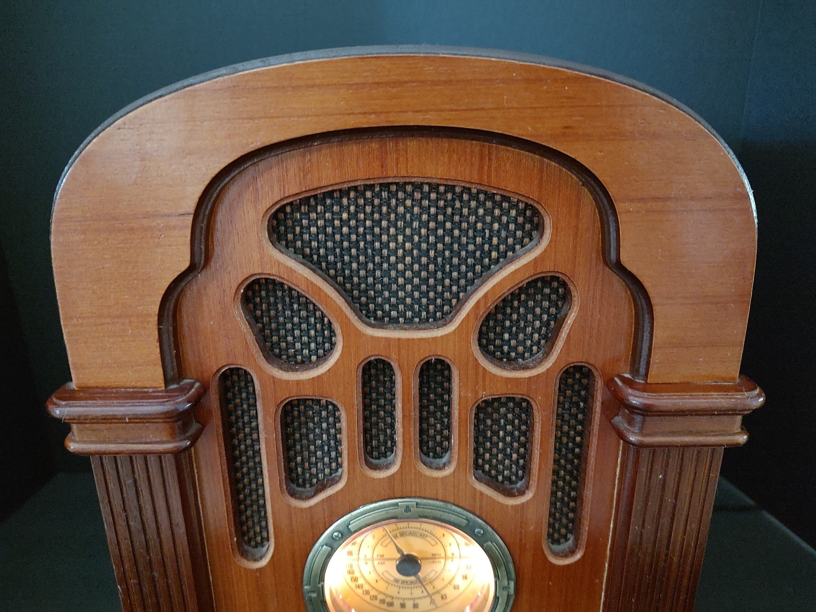 Vtg 1970s Radio Shack AM FM Radio with Cassette Player 14″ Tall Model No. 12-697